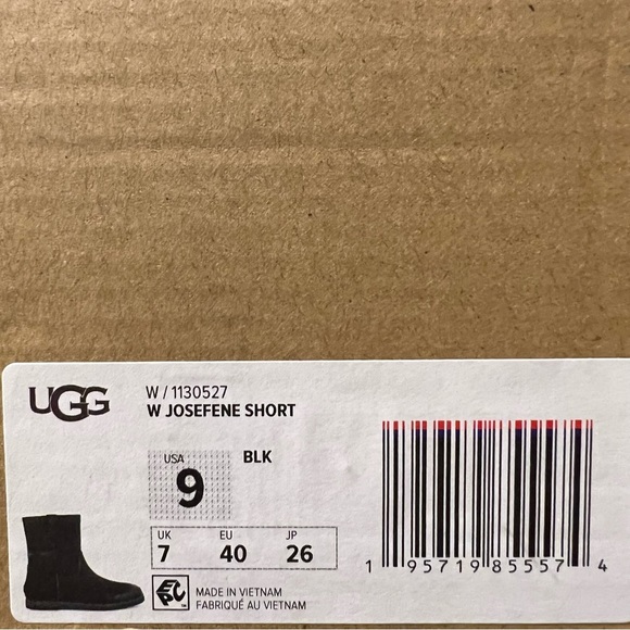 UGG Boot - Picture 15 of 16